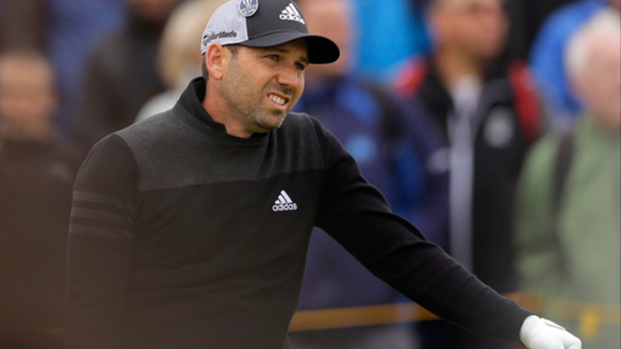 Stricker keeps cut streak alive, Mickelson not so lucky
